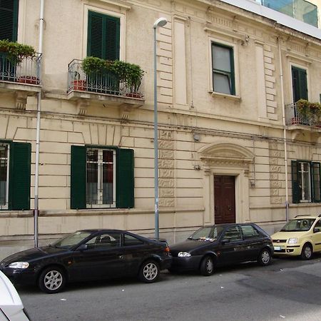 La Maison Des Livres Reggio di Calabria Buitenkant foto