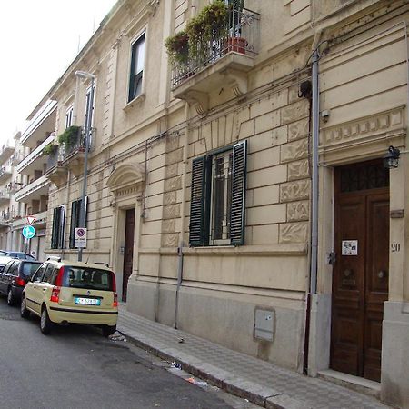 La Maison Des Livres Reggio di Calabria Buitenkant foto