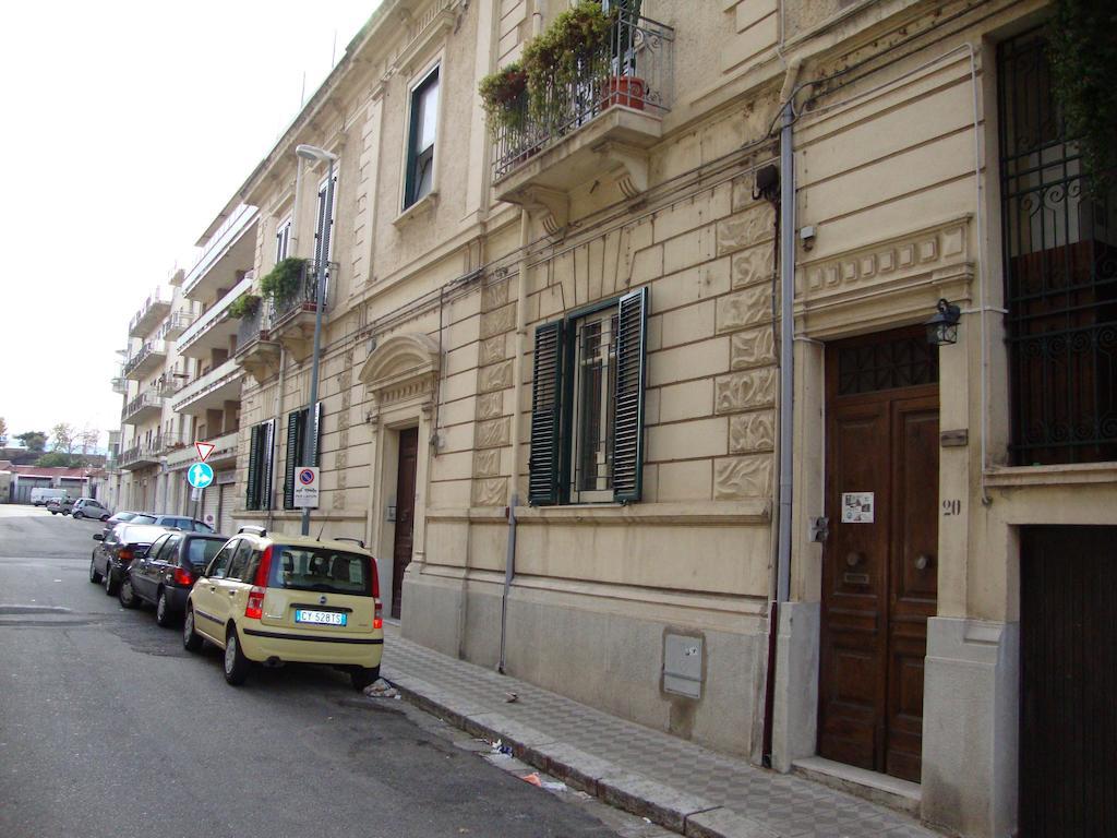 La Maison Des Livres Reggio di Calabria Buitenkant foto
