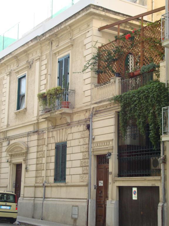 La Maison Des Livres Reggio di Calabria Buitenkant foto