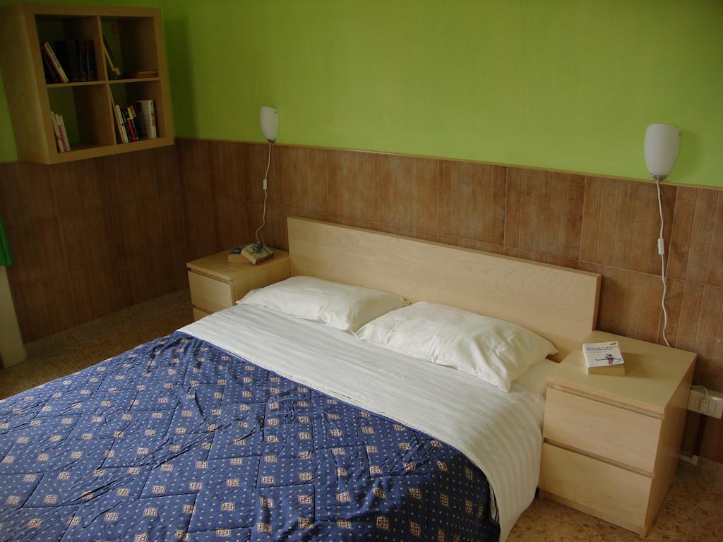 La Maison Des Livres Reggio di Calabria Kamer foto